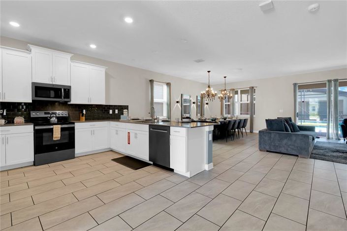 Image No.15-9 Bed Property for sale