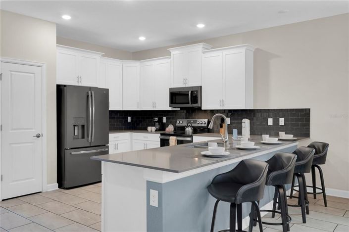 Image No.17-9 Bed Property for sale