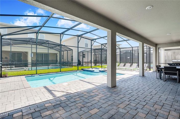 Image No.24-9 Bed Property for sale