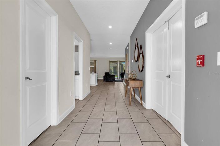 Image No.6-9 Bed Property for sale