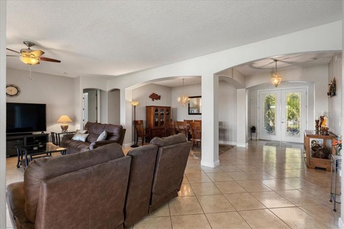 Image No.17-4 Bed Property for sale