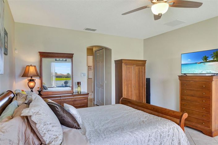 Image No.30-4 Bed Property for sale