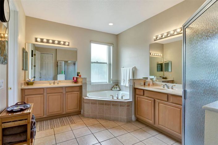 Image No.32-4 Bed Property for sale