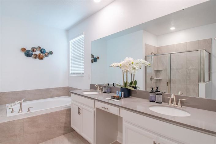 Image No.15-6 Bed Property for sale