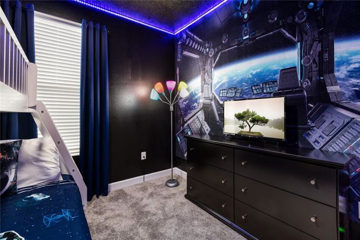 Image No.28-6 Bed Property for sale