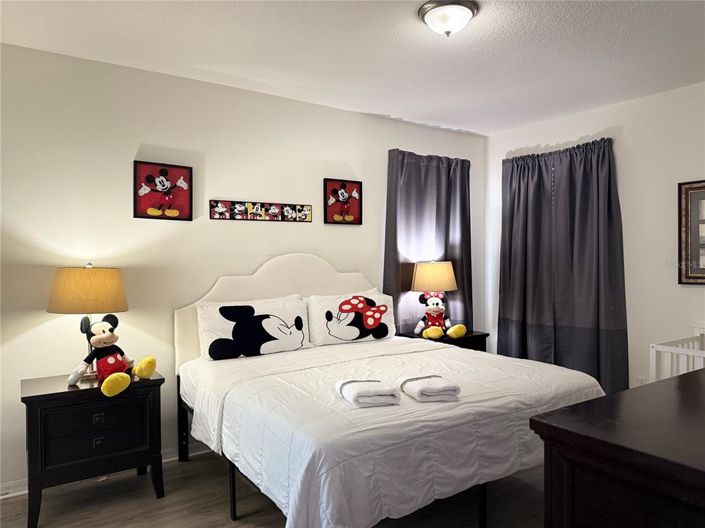 Image No.10-6 Bed Property for sale