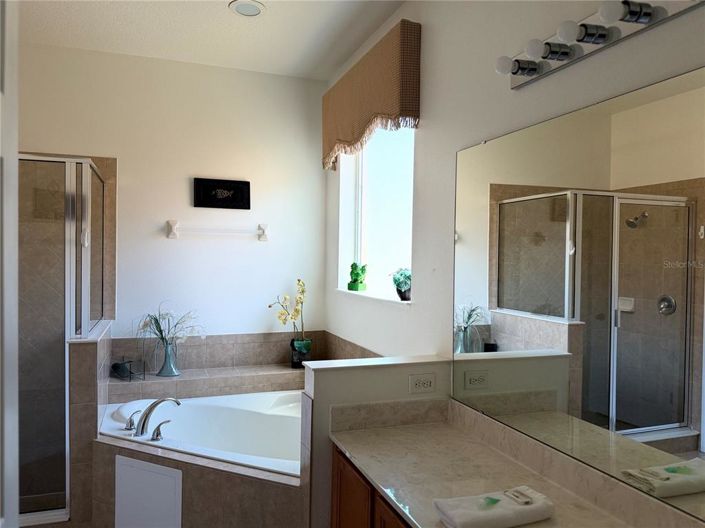 Image No.8-6 Bed Property for sale