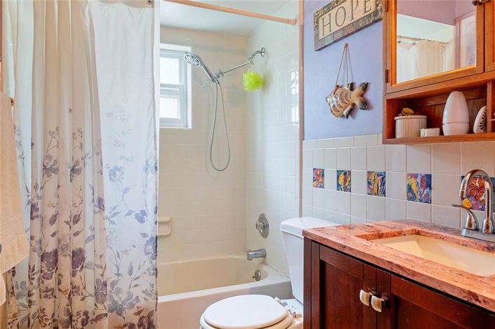 Image No.12-4 Bed Property for sale