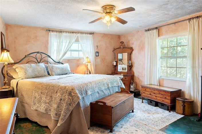 Image No.13-4 Bed Property for sale