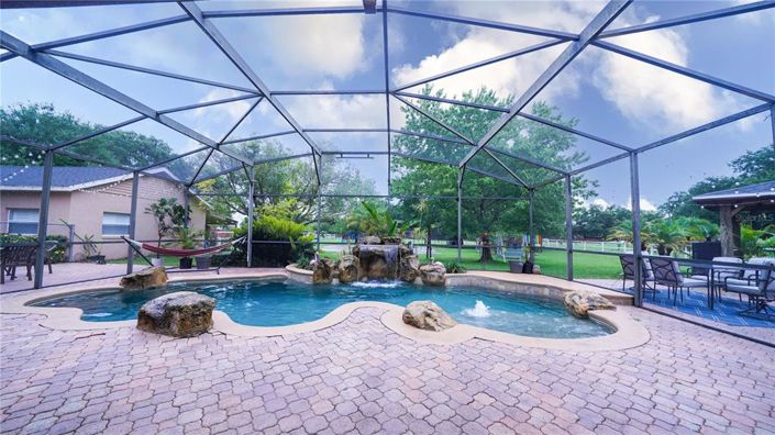 Image No.12-5 Bed Property for sale