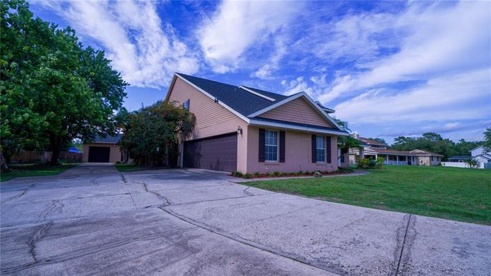 Image No.3-5 Bed Property for sale