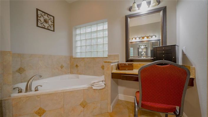 Image No.30-5 Bed Property for sale