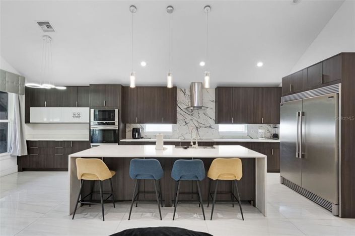 Image No.8-4 Bed Property for sale