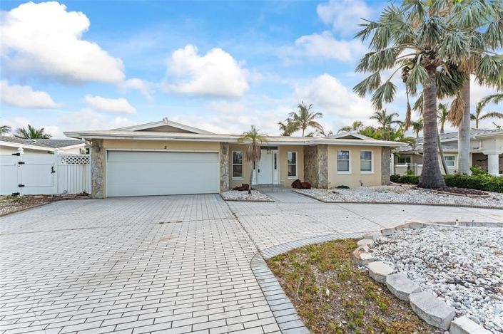 Image No.12-4 Bed Property for sale