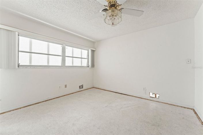 Image No.21-4 Bed Property for sale