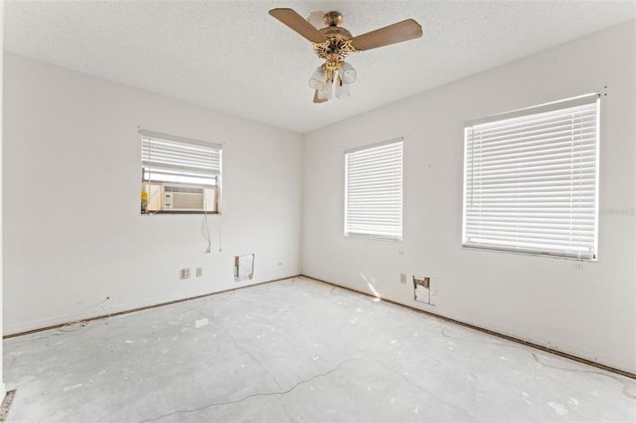 Image No.25-4 Bed Property for sale