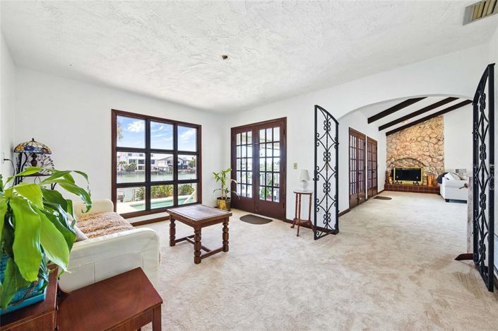 Image No.14-4 Bed Property for sale