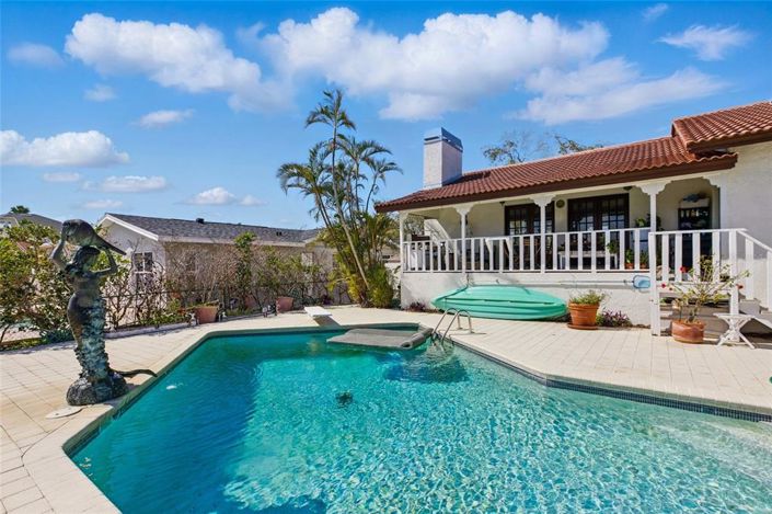 Image No.2-4 Bed Property for sale