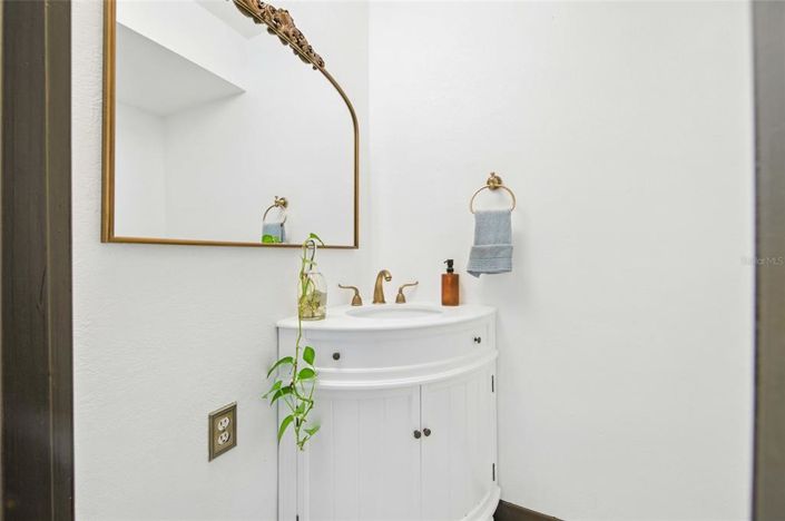 Image No.26-4 Bed Property for sale