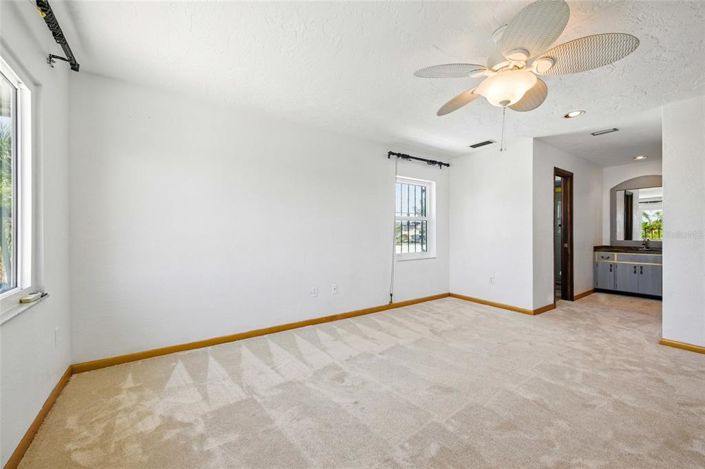 Image No.33-4 Bed Property for sale