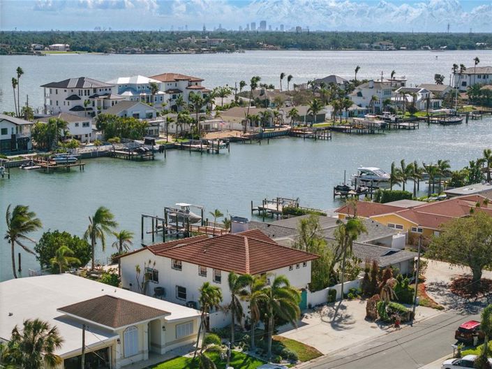 Image No.45-4 Bed Property for sale