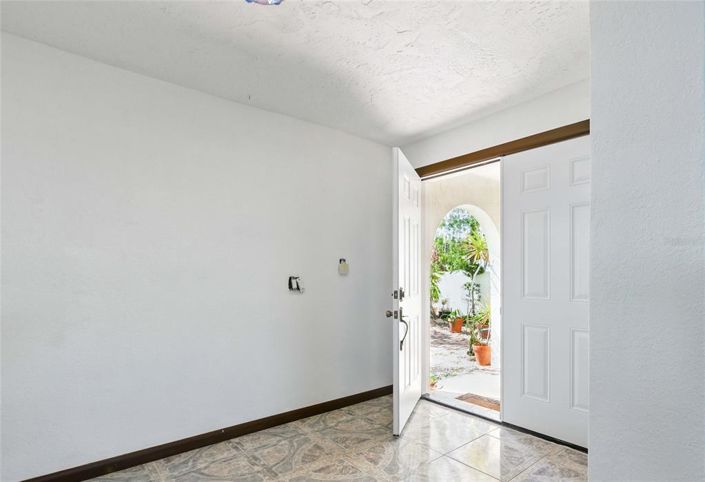 Image No.5-4 Bed Property for sale