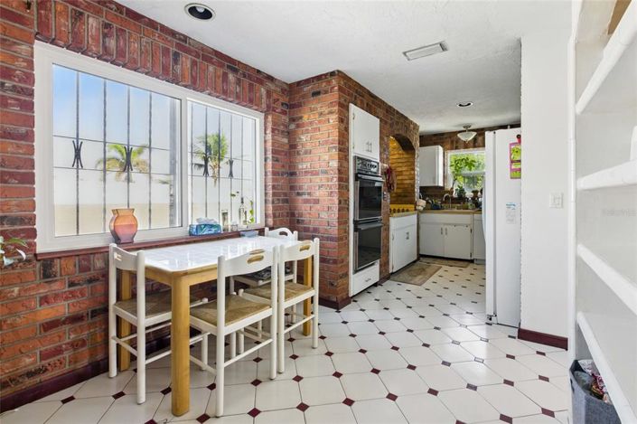 Image No.8-4 Bed Property for sale