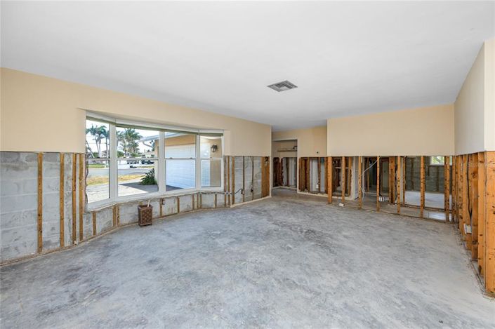 Image No.12-2 Bed Property for sale