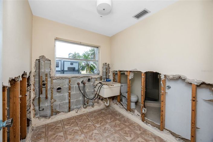 Image No.32-2 Bed Property for sale