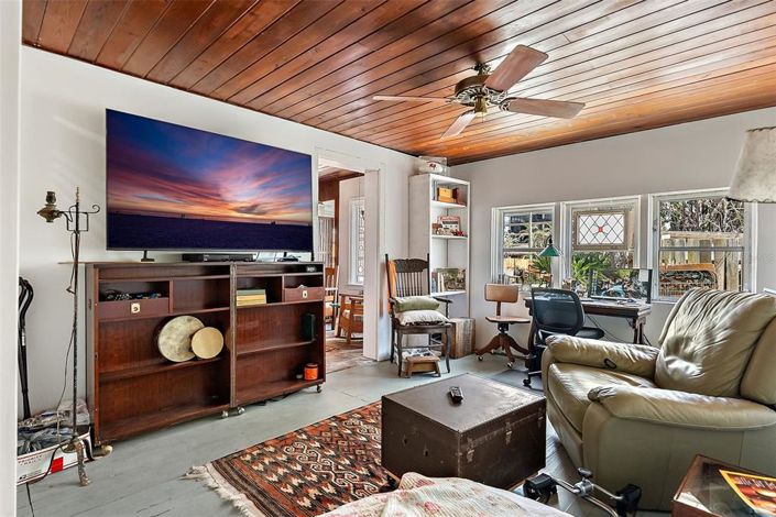 Image No.17-2 Bed Property for sale