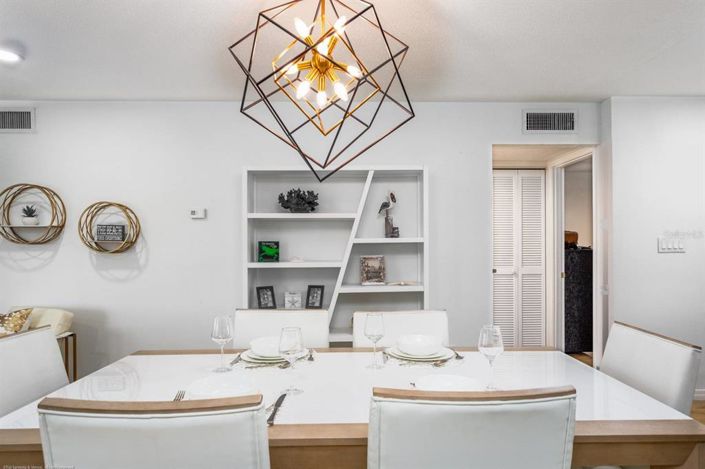 Image No.10-2 Bed Property for sale