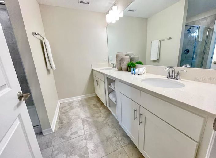 Image No.12-3 Bed Property for sale