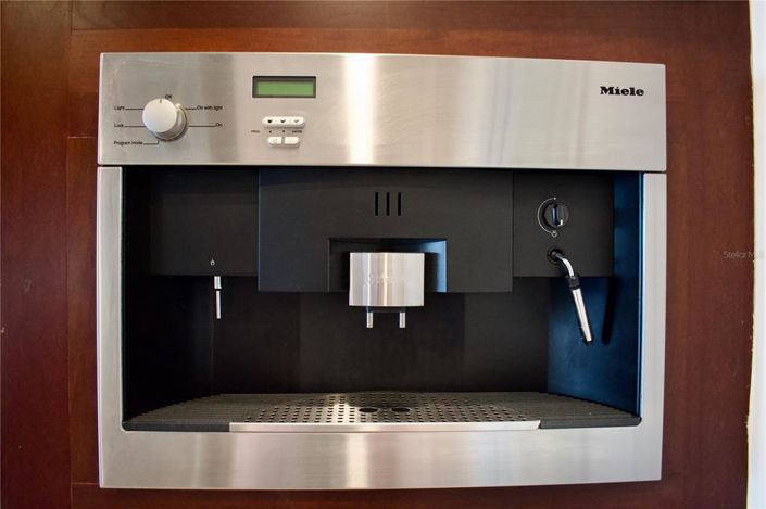 Image No.10-3 Bed Property for sale