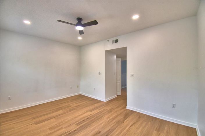 Image No.30-2 Bed Property for sale