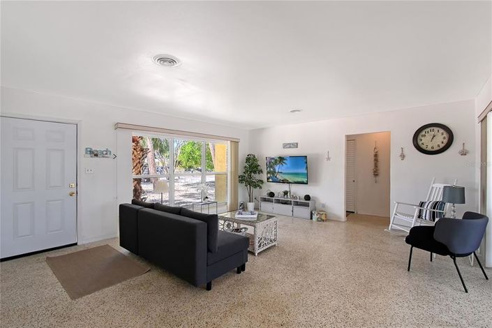 Image No.10-2 Bed Property for sale