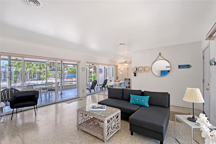 Image No.11-2 Bed Property for sale