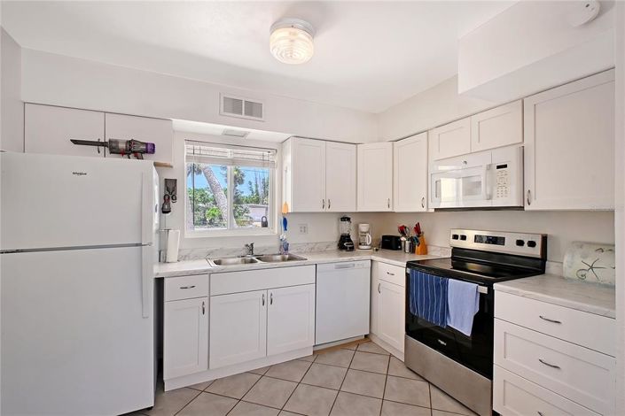 Image No.17-2 Bed Property for sale