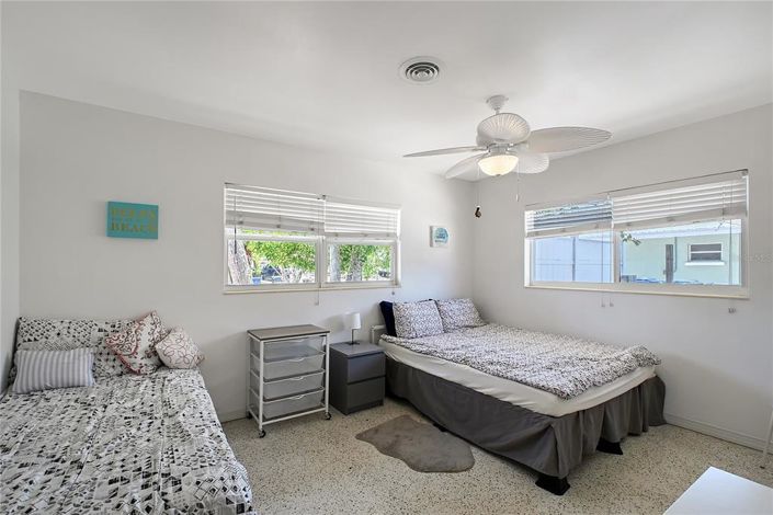 Image No.21-2 Bed Property for sale