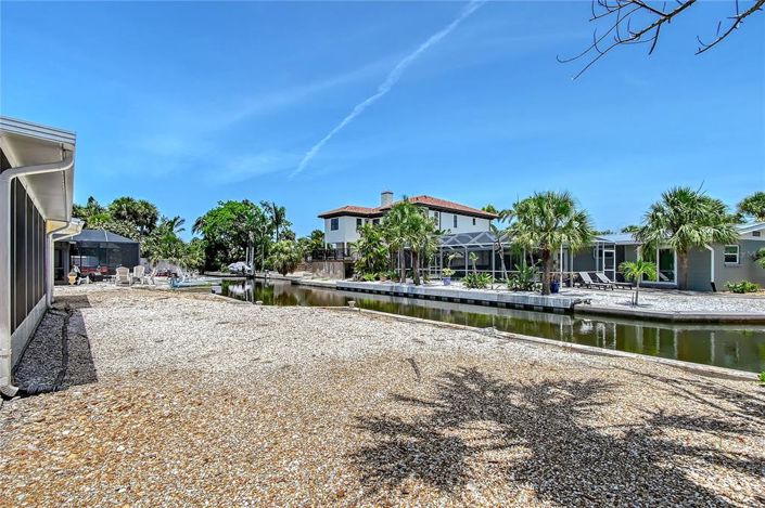 Image No.28-2 Bed Property for sale