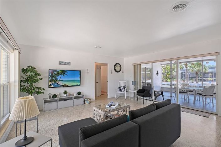 Image No.9-2 Bed Property for sale