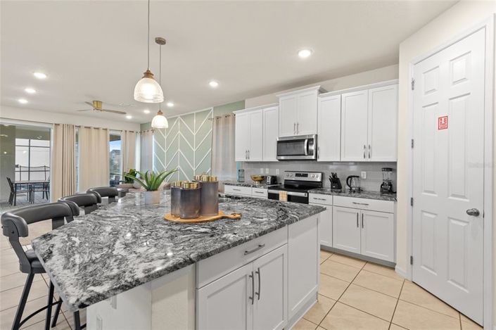 Image No.12-7 Bed Property for sale