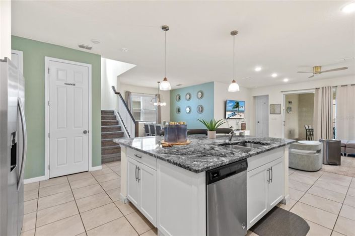 Image No.15-7 Bed Property for sale