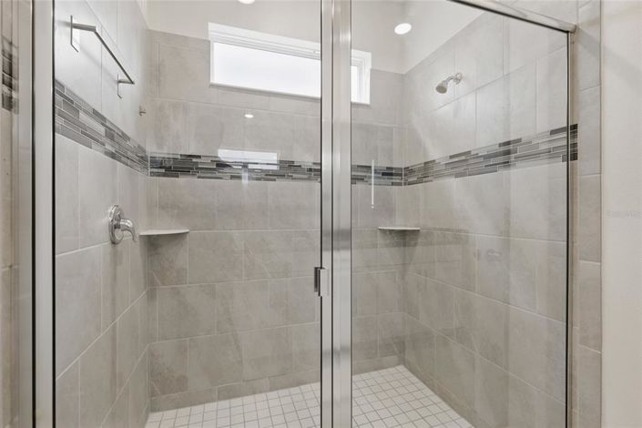 Image No.18-7 Bed Property for sale