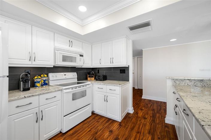 Image No.10-2 Bed Property for sale