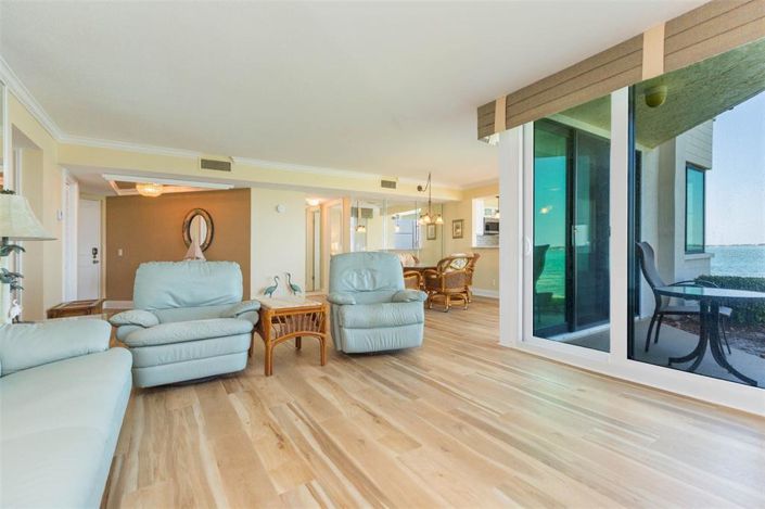 Image No.10-2 Bed Property for sale