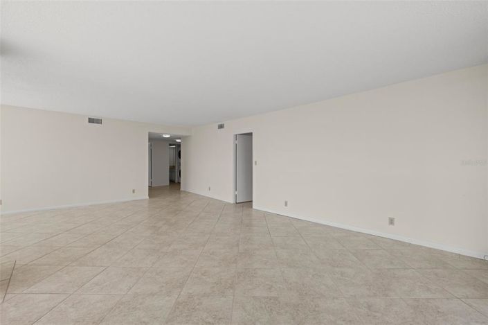 Image No.10-2 Bed Property for sale