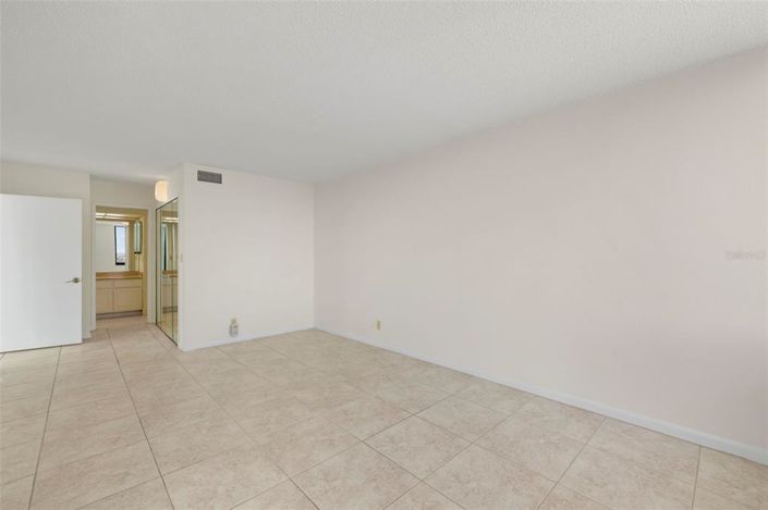 Image No.22-2 Bed Property for sale