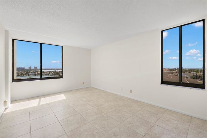 Image No.28-2 Bed Property for sale