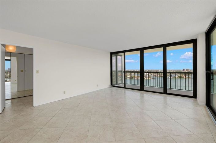 Image No.7-2 Bed Property for sale