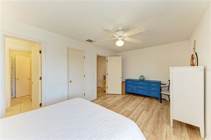 Image No.36-2 Bed Property for sale